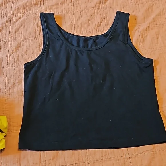 3 crop tops - Picture 6 of 11